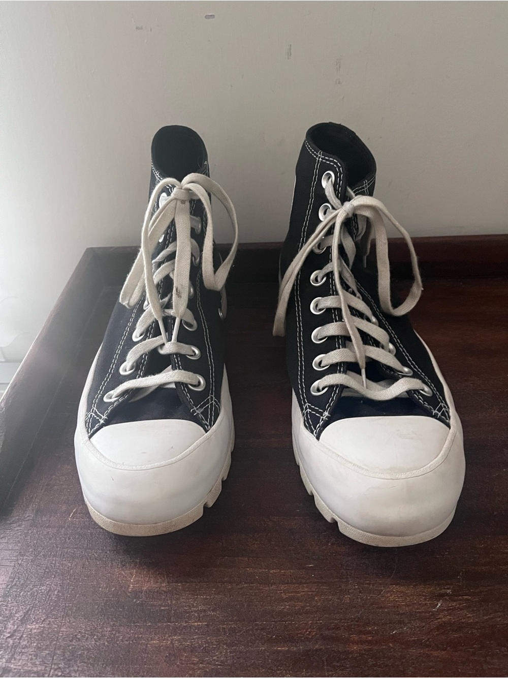 Converse Black and White Lace-Up High-Top Boots read description